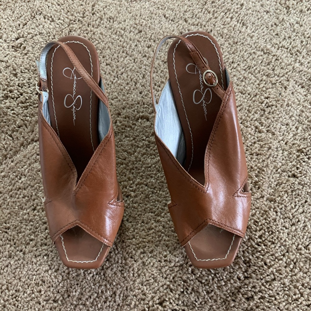 Very cute comfortable sandal.